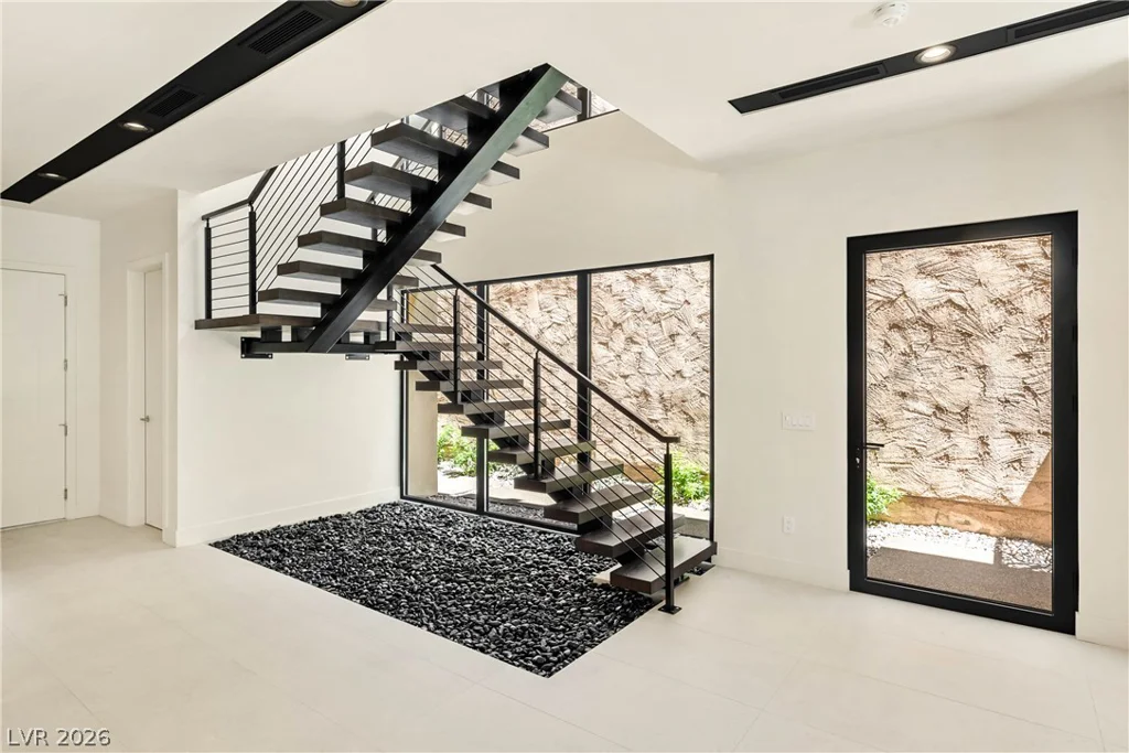 2847 Queens Courtyard, Las Vegas, NV 89109
