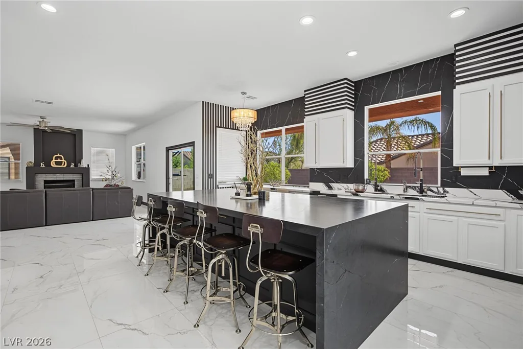 5560 Kings Row, Las Vegas, NV 89148