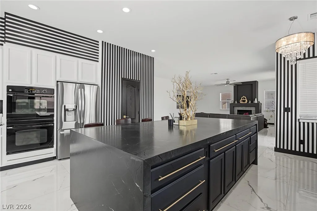 5560 Kings Row, Las Vegas, NV 89148