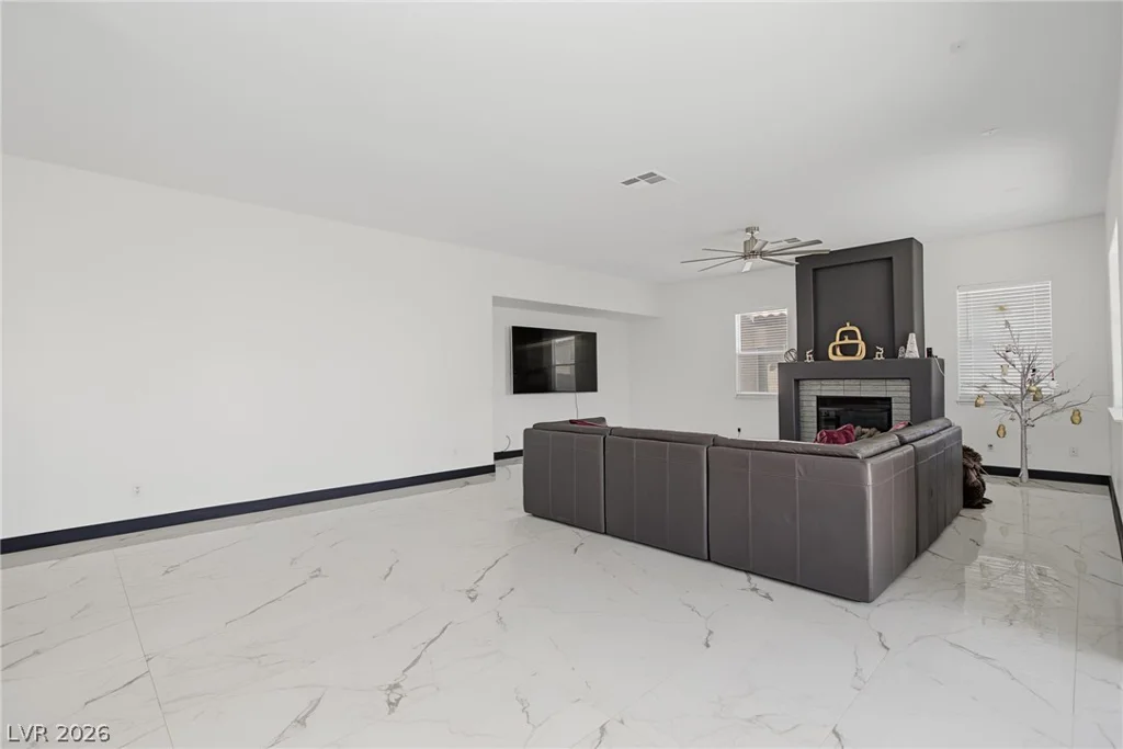 5560 Kings Row, Las Vegas, NV 89148