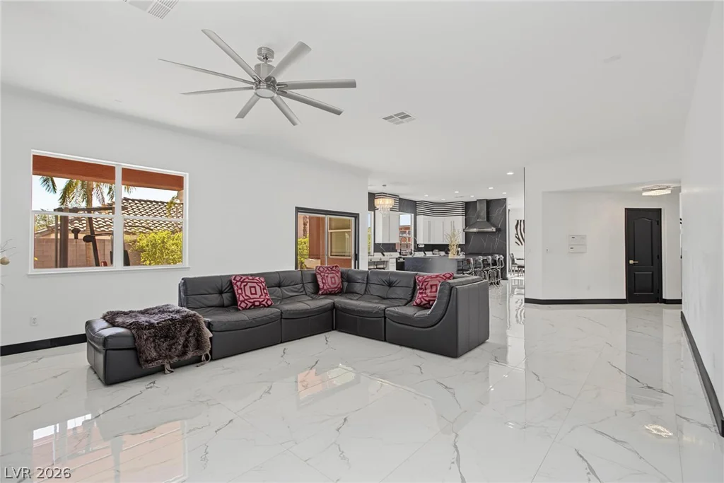 5560 Kings Row, Las Vegas, NV 89148