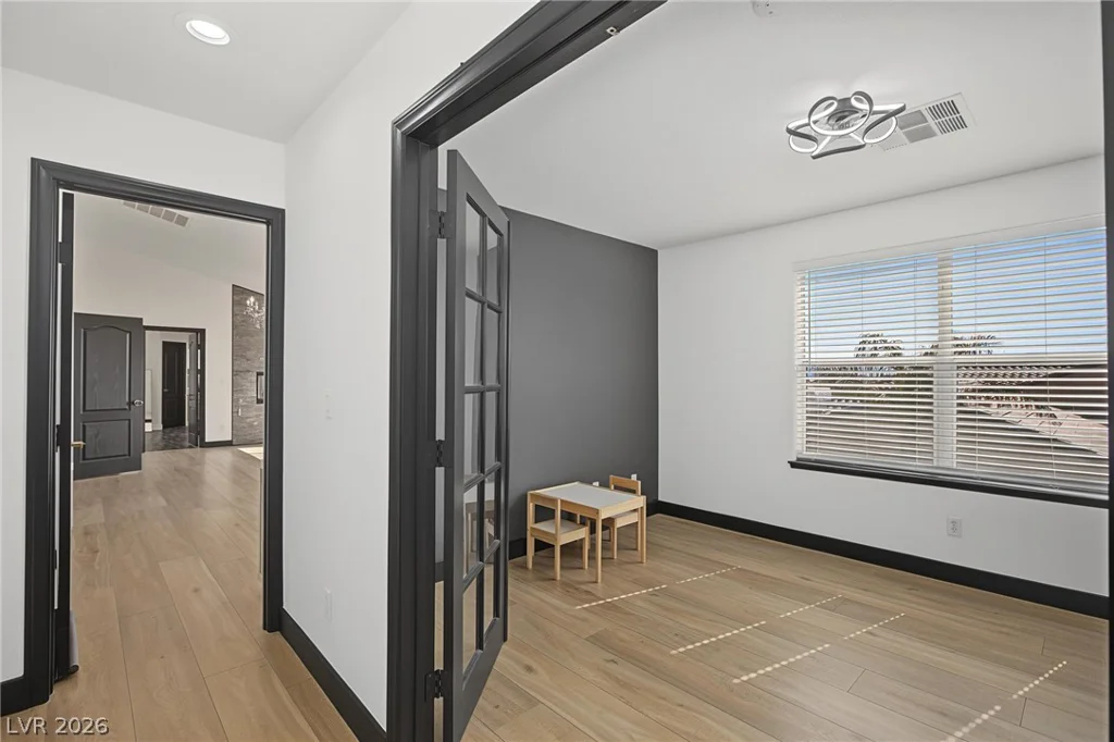 5560 Kings Row, Las Vegas, NV 89148