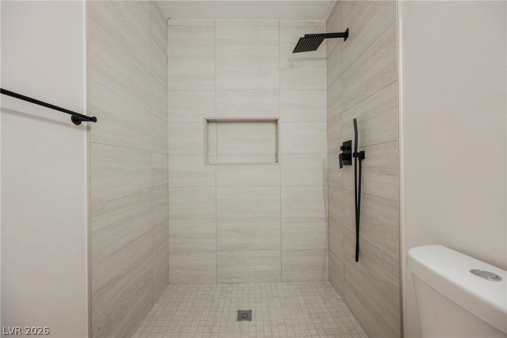 35 Hickory, Las Vegas, NV 89110