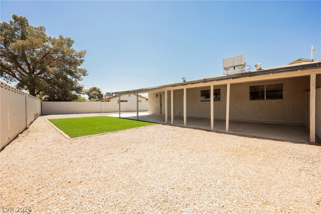 35 Hickory, Las Vegas, NV 89110