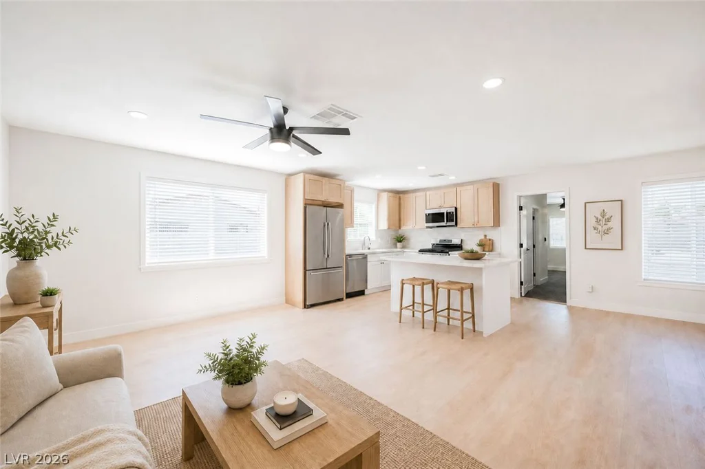 35 Hickory, Las Vegas, NV 89110