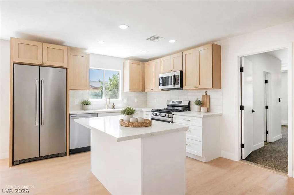 35 Hickory, Las Vegas, NV 89110
