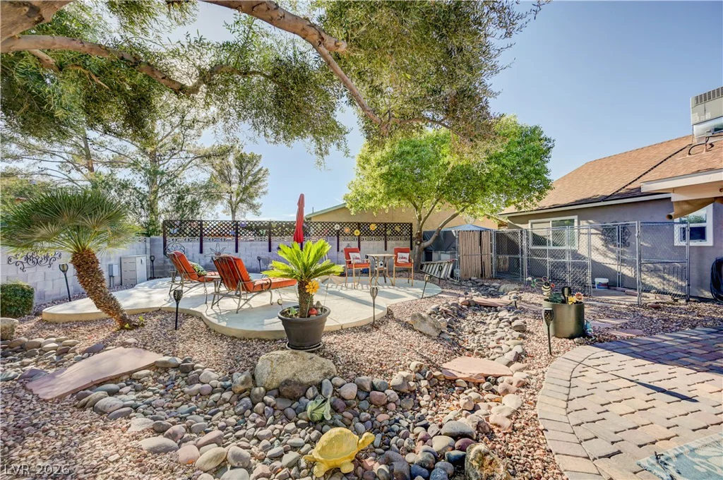 1522 Della, Boulder City, NV 89005