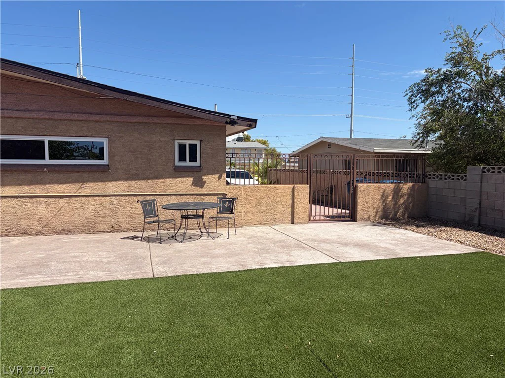 5213 Pebble Beach, Las Vegas, NV 89108