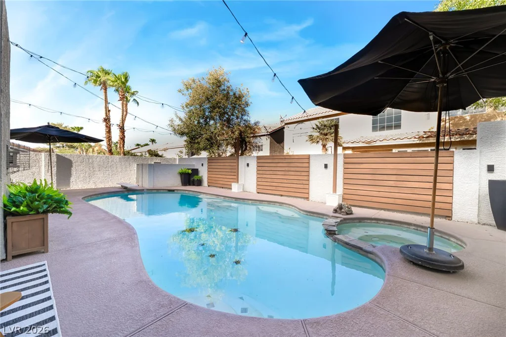 6 Oak Hollow, Henderson, NV 89074