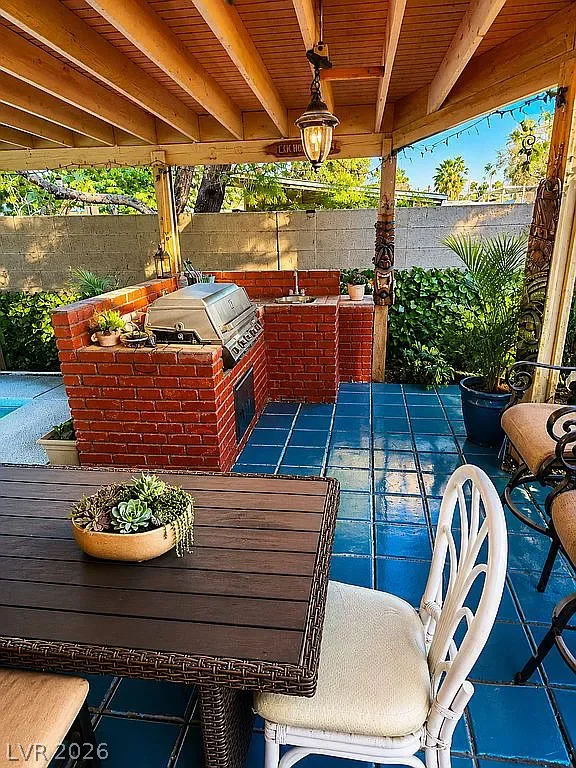 2036 Canterbury, Las Vegas, NV 89119