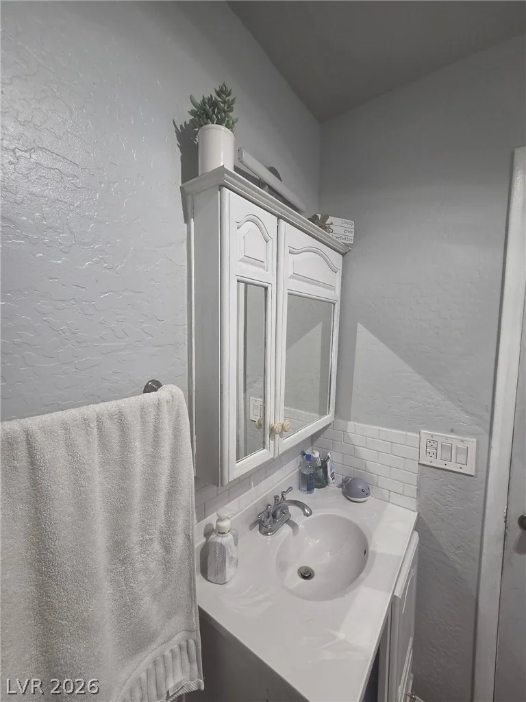 2036 Canterbury, Las Vegas, NV 89119