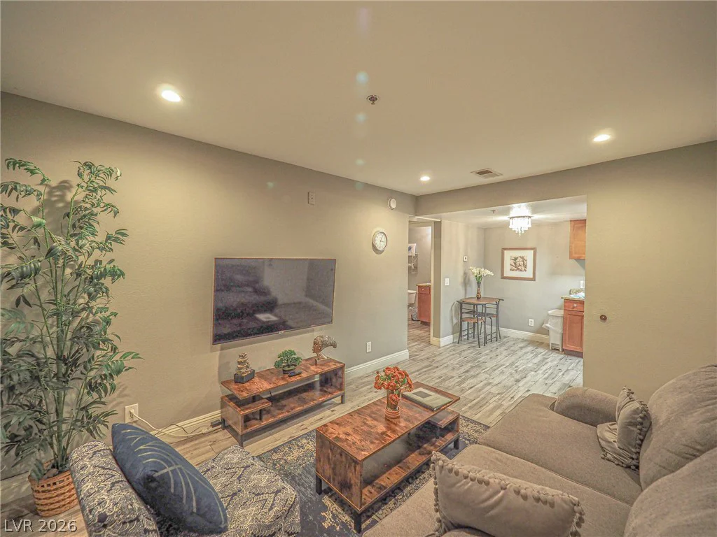 4200 Valley View, Las Vegas, NV 89103