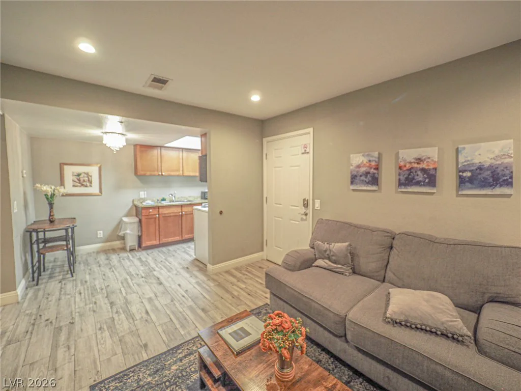 4200 Valley View, Las Vegas, NV 89103