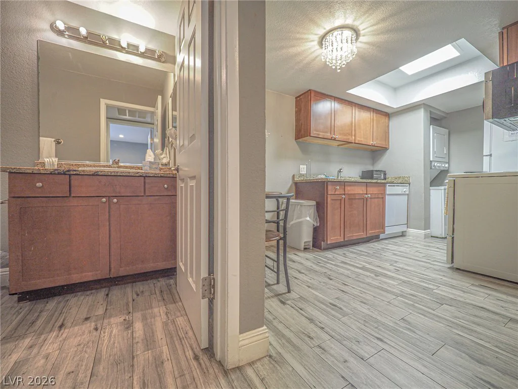 4200 Valley View, Las Vegas, NV 89103