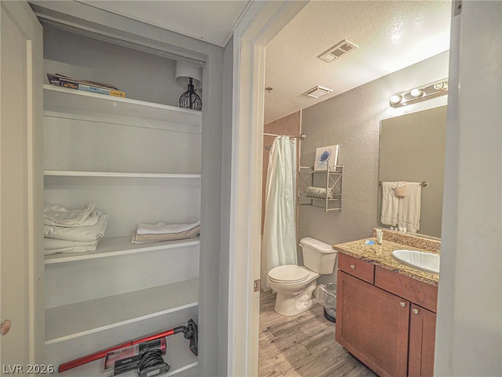 4200 Valley View, Las Vegas, NV 89103