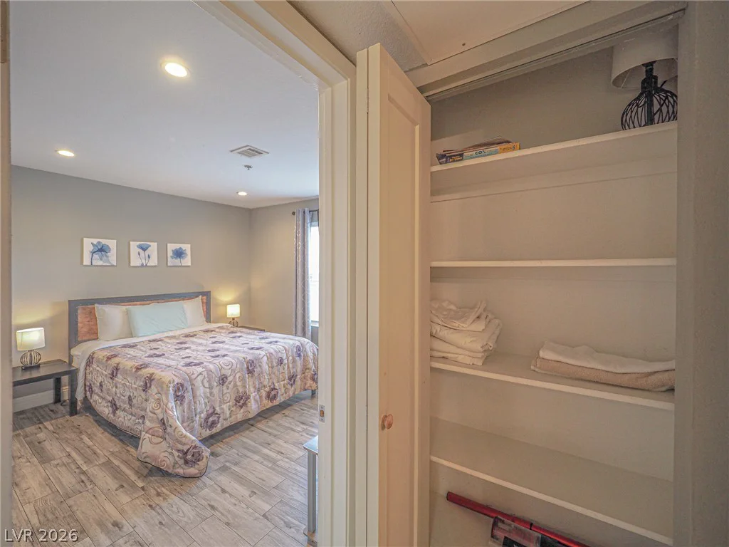 4200 Valley View, Las Vegas, NV 89103