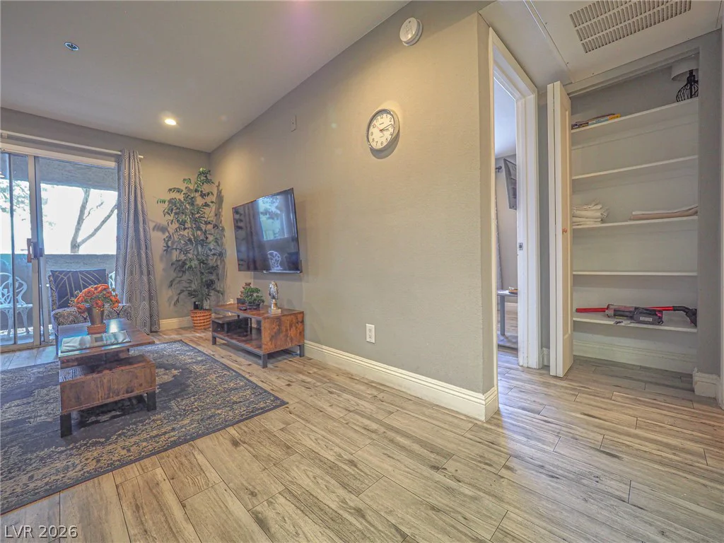 4200 Valley View, Las Vegas, NV 89103