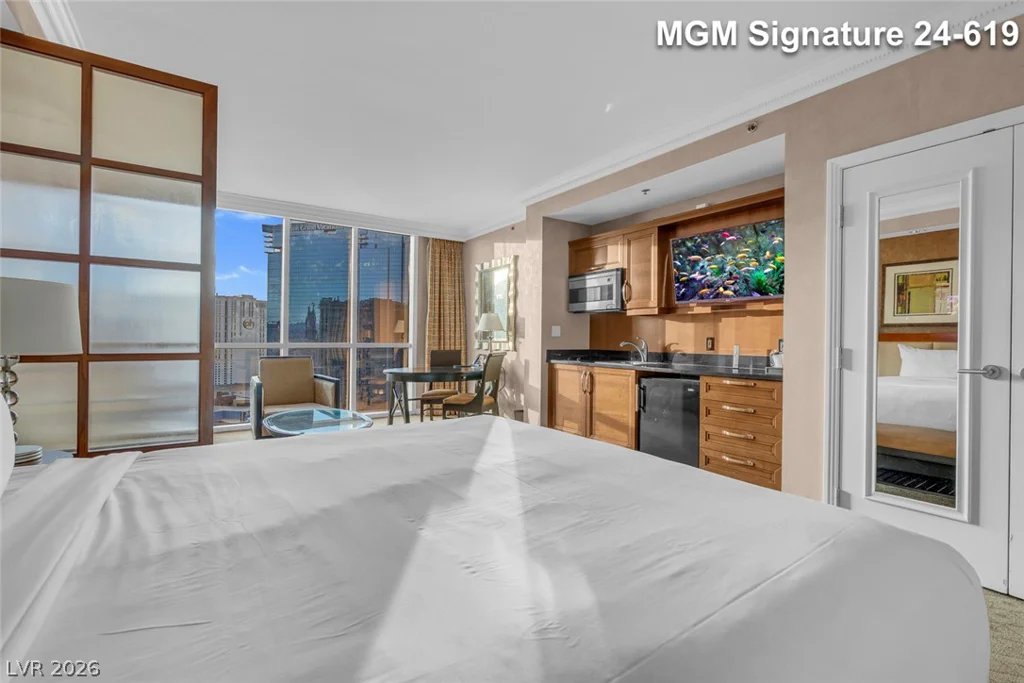 145 Harmon, Las Vegas, NV 89109