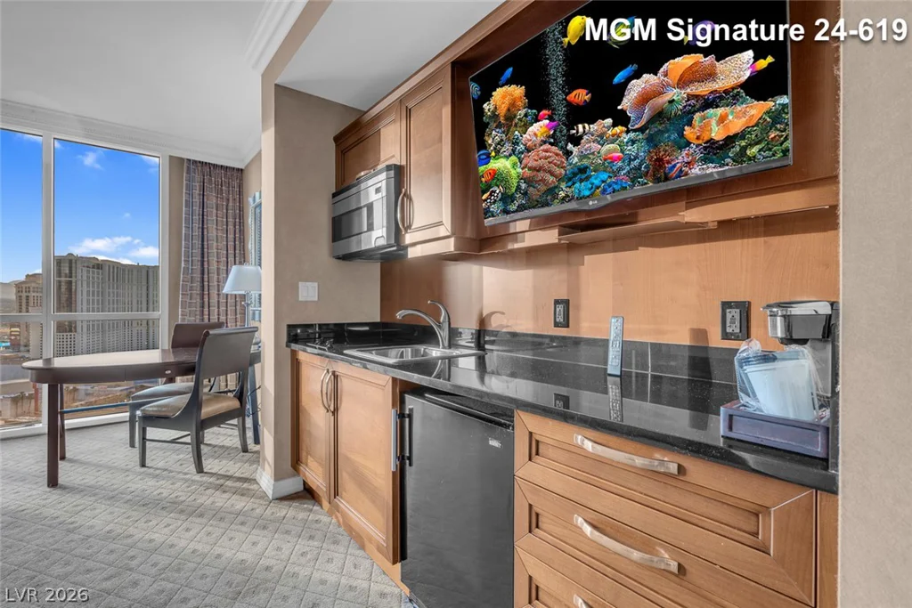 145 Harmon, Las Vegas, NV 89109