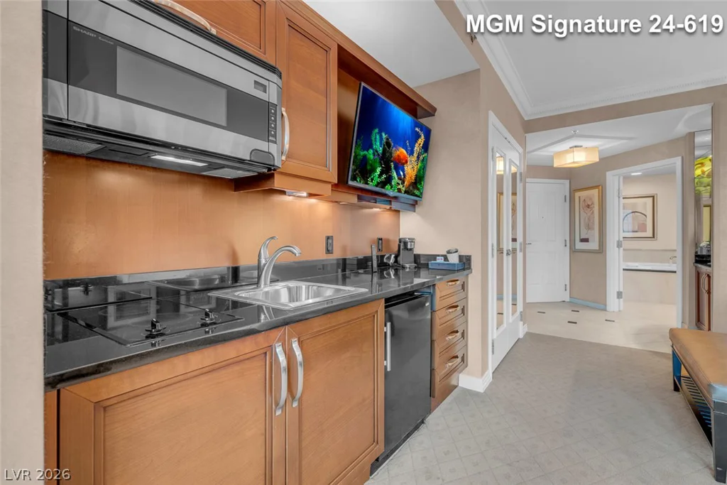 145 Harmon, Las Vegas, NV 89109