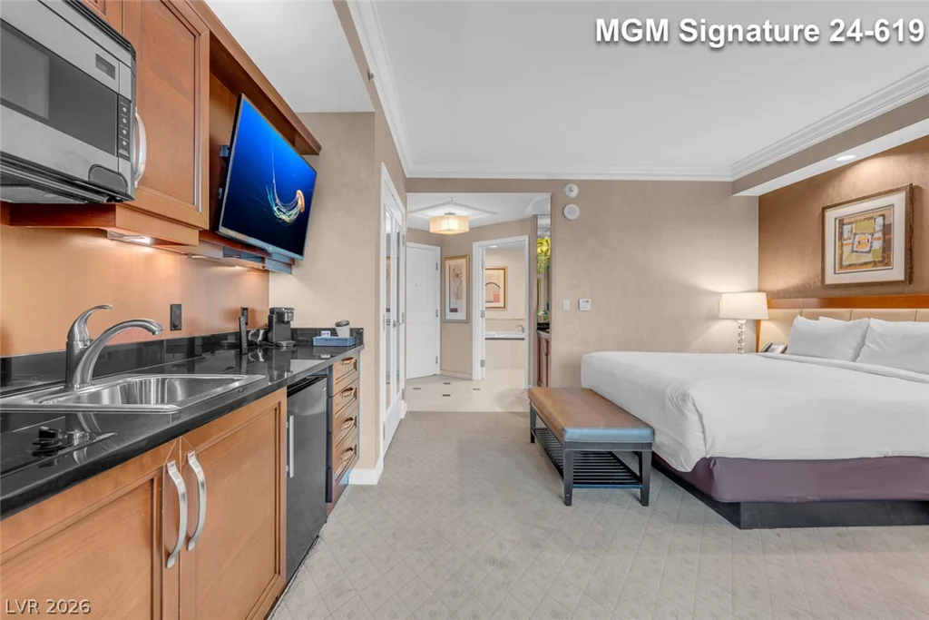145 Harmon, Las Vegas, NV 89109