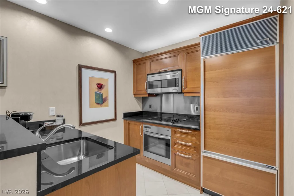145 Harmon, Las Vegas, NV 89109