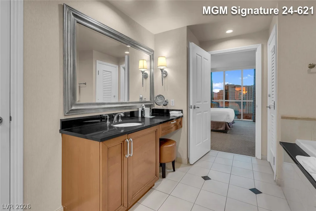 145 Harmon, Las Vegas, NV 89109