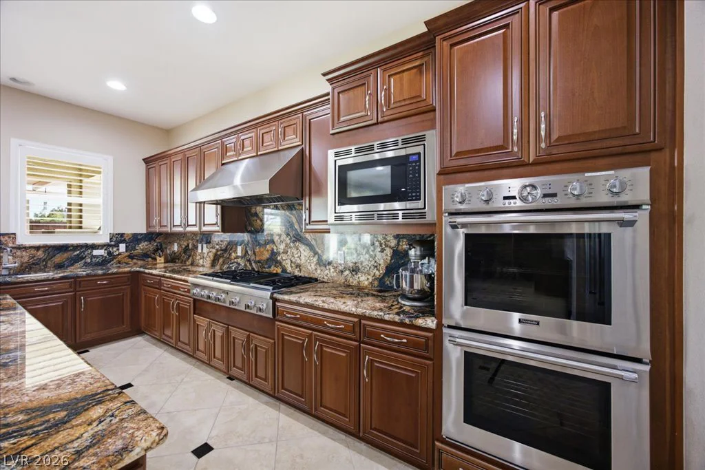 9727 Shimmering Falls, Las Vegas, NV 89149