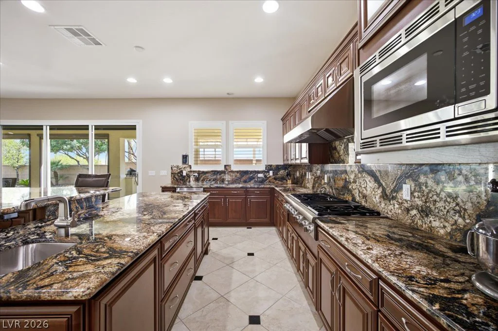 9727 Shimmering Falls, Las Vegas, NV 89149