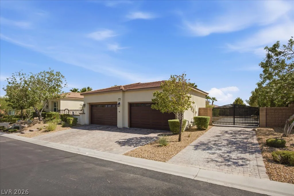 9727 Shimmering Falls, Las Vegas, NV 89149