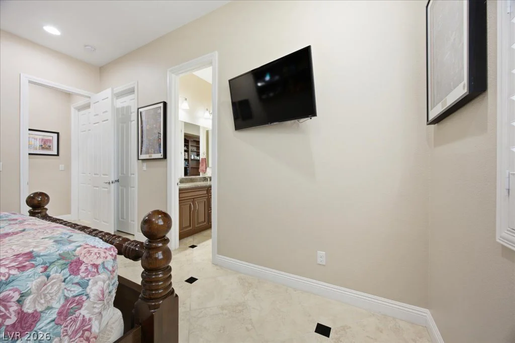 9727 Shimmering Falls, Las Vegas, NV 89149