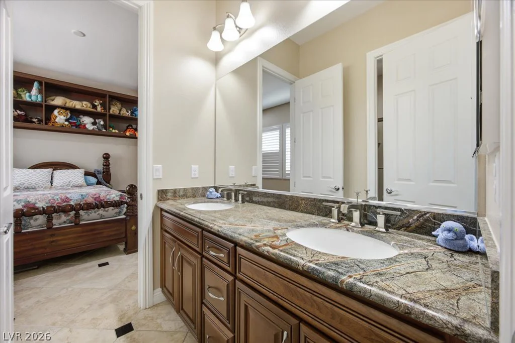 9727 Shimmering Falls, Las Vegas, NV 89149