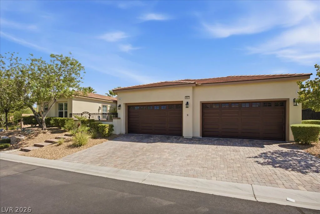 9727 Shimmering Falls, Las Vegas, NV 89149