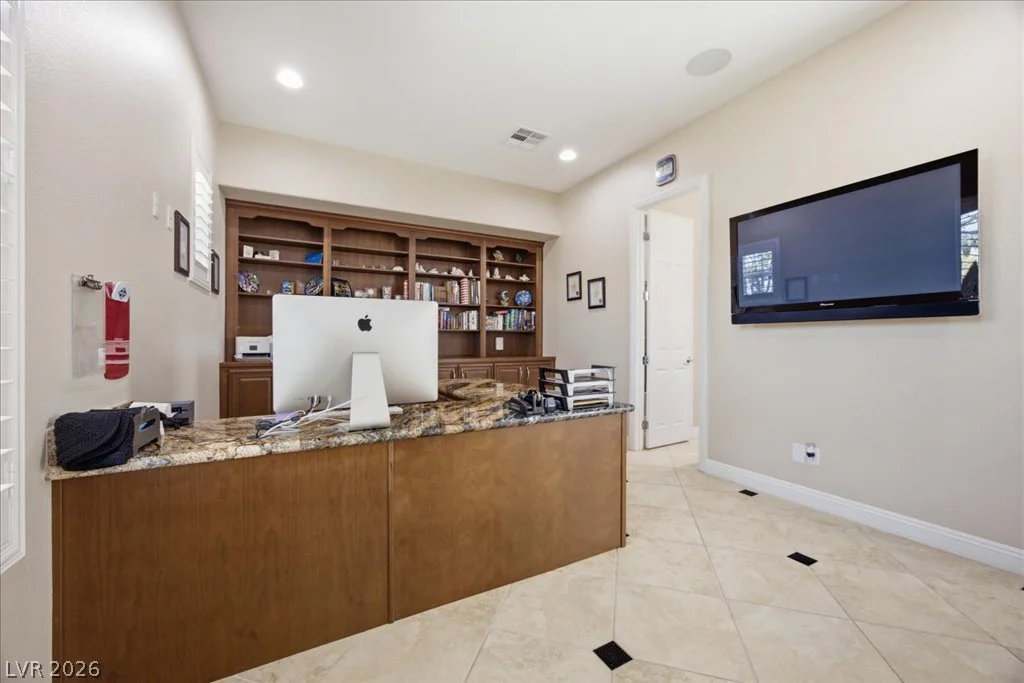 9727 Shimmering Falls, Las Vegas, NV 89149