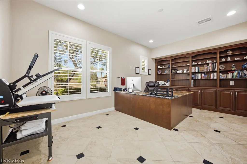 9727 Shimmering Falls, Las Vegas, NV 89149