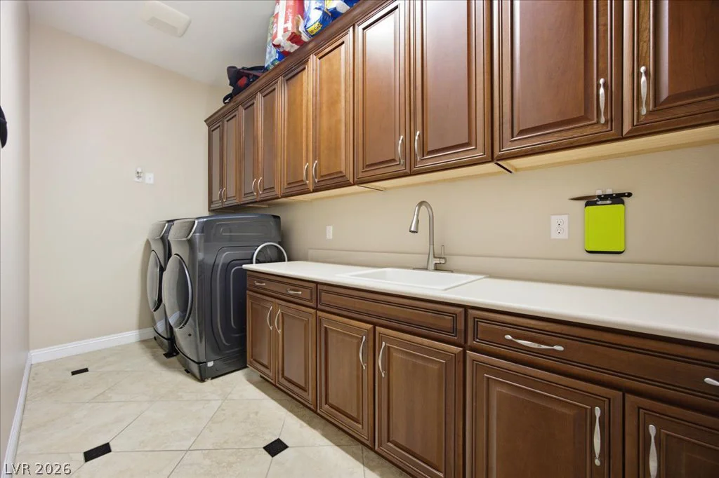 9727 Shimmering Falls, Las Vegas, NV 89149