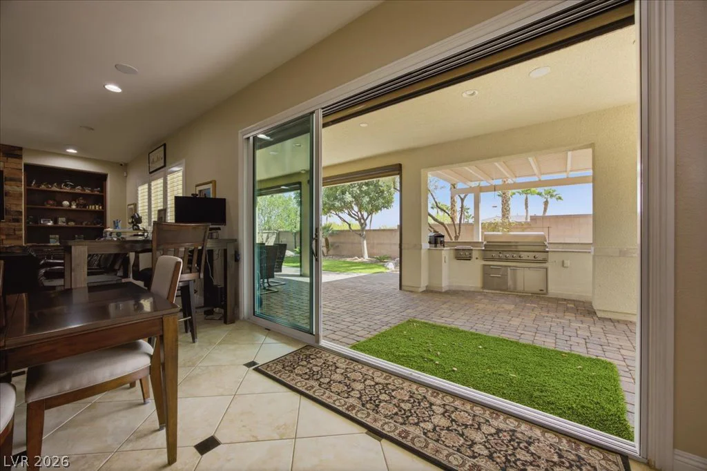 9727 Shimmering Falls, Las Vegas, NV 89149