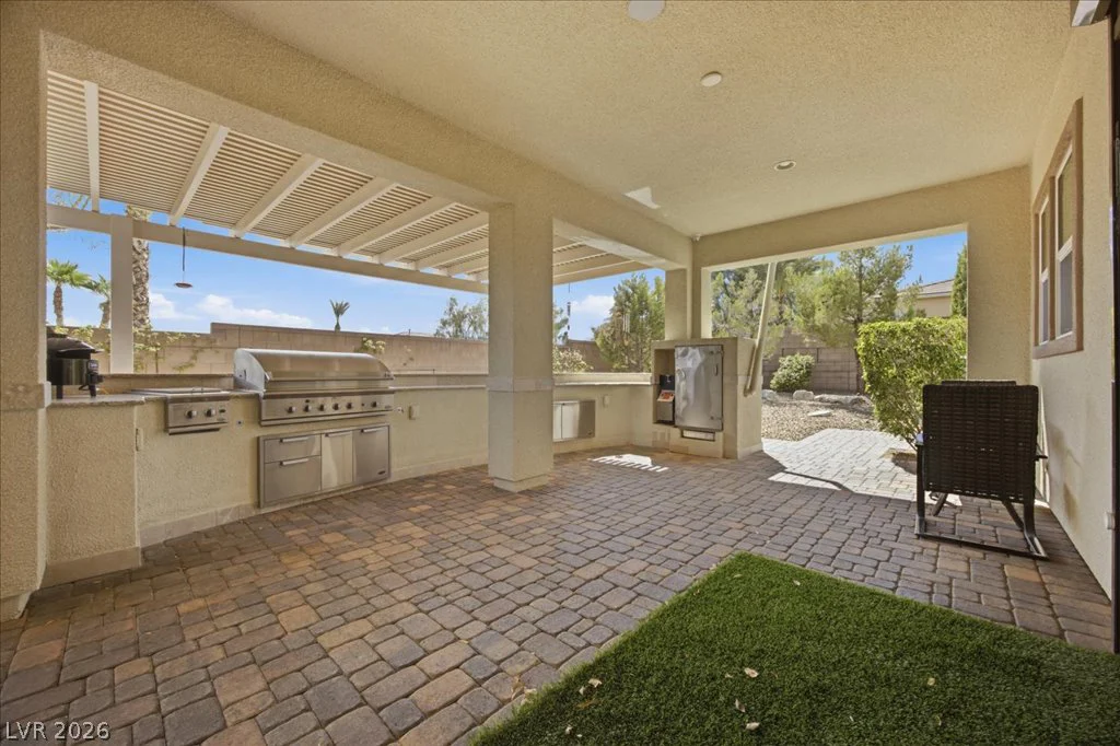 9727 Shimmering Falls, Las Vegas, NV 89149