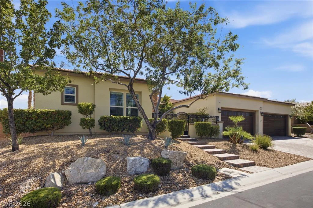 9727 Shimmering Falls, Las Vegas, NV 89149
