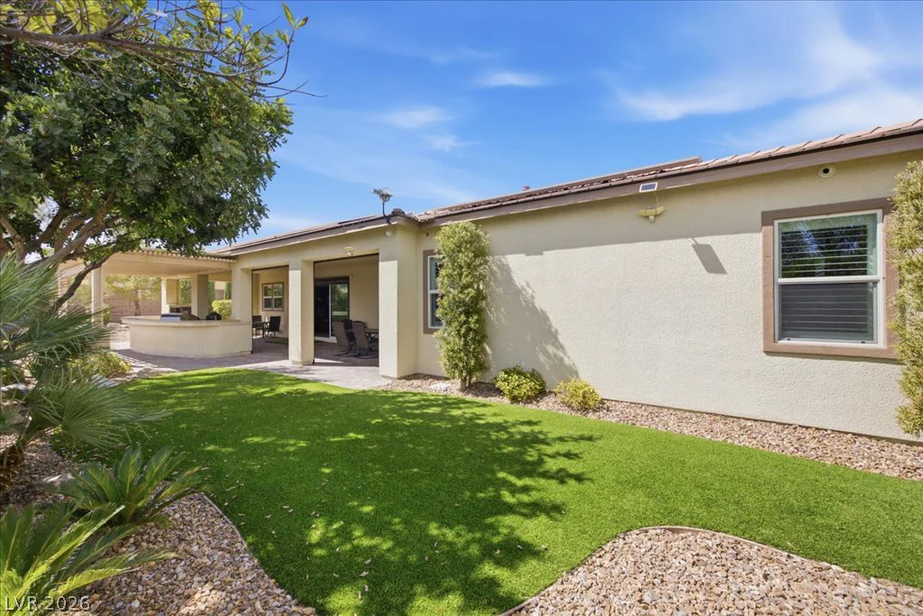 9727 Shimmering Falls, Las Vegas, NV 89149
