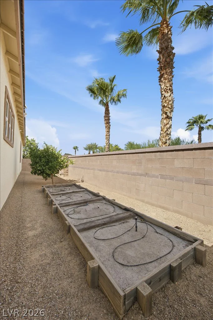 9727 Shimmering Falls, Las Vegas, NV 89149