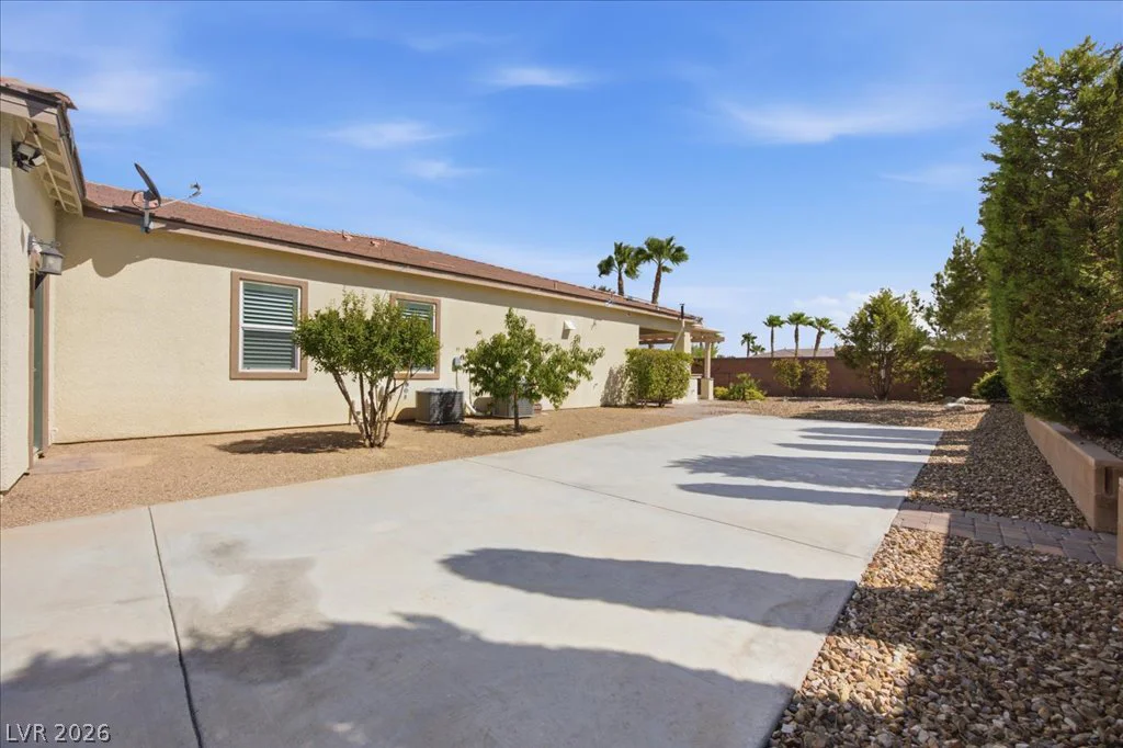 9727 Shimmering Falls, Las Vegas, NV 89149