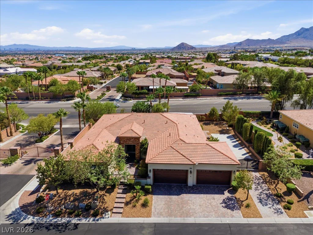 9727 Shimmering Falls, Las Vegas, NV 89149