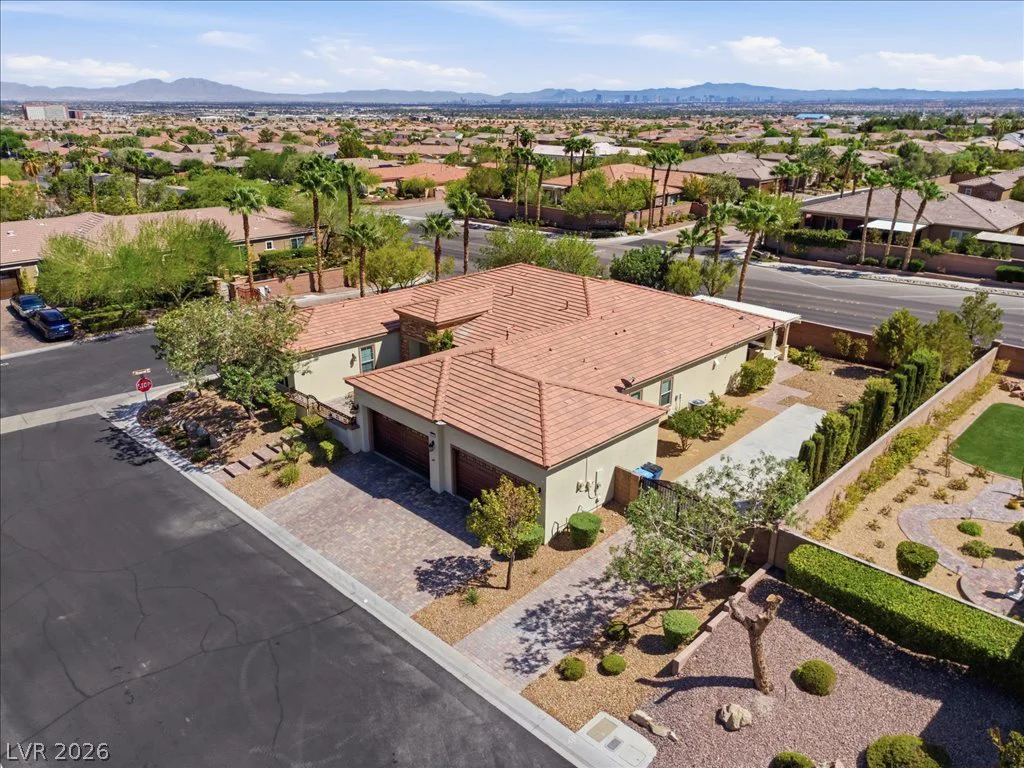9727 Shimmering Falls, Las Vegas, NV 89149