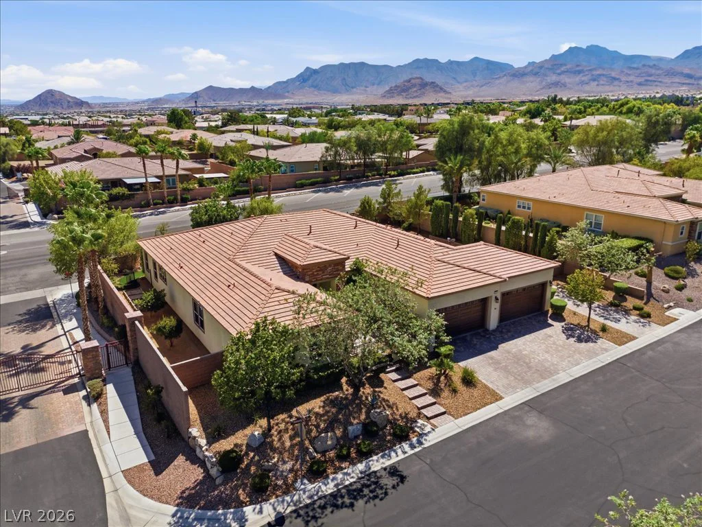 9727 Shimmering Falls, Las Vegas, NV 89149