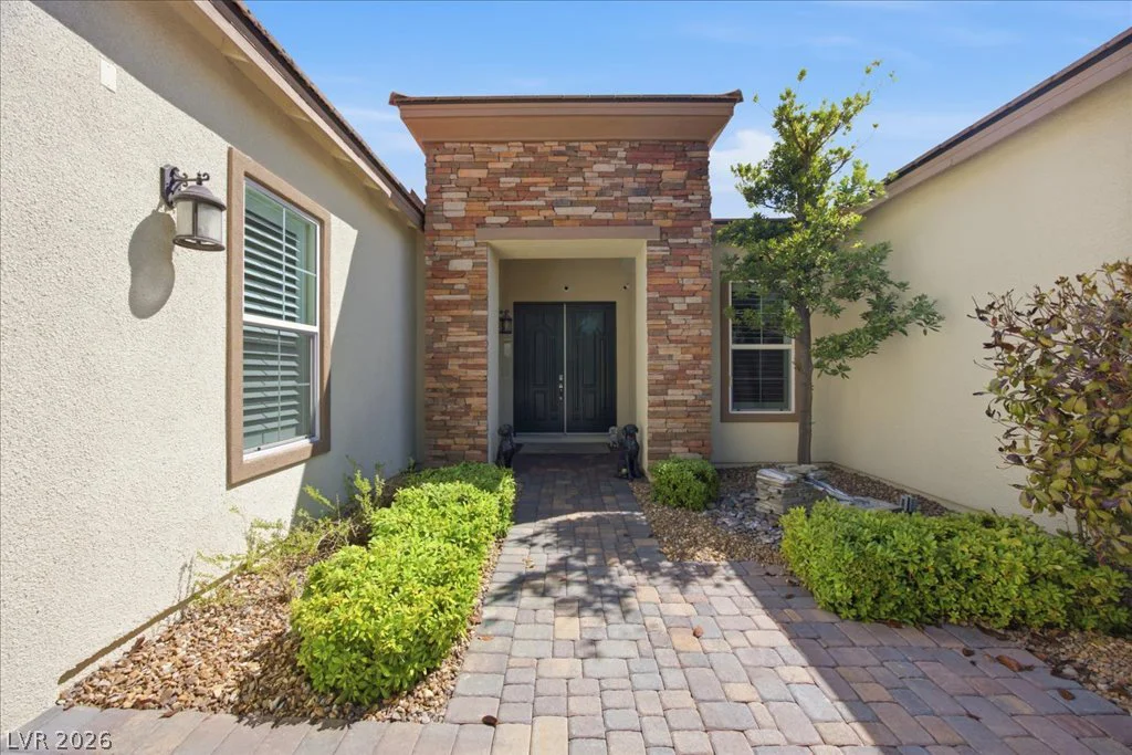 9727 Shimmering Falls, Las Vegas, NV 89149