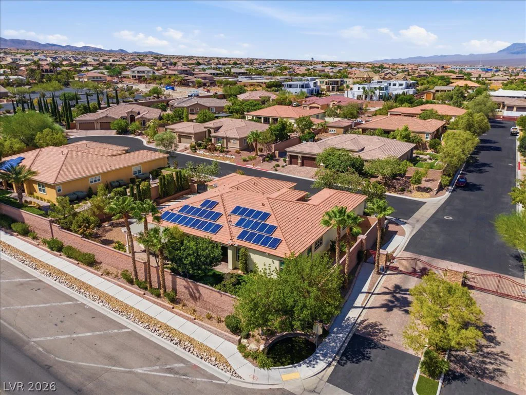 9727 Shimmering Falls, Las Vegas, NV 89149