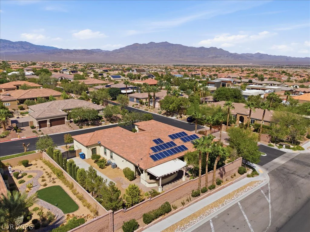 9727 Shimmering Falls, Las Vegas, NV 89149