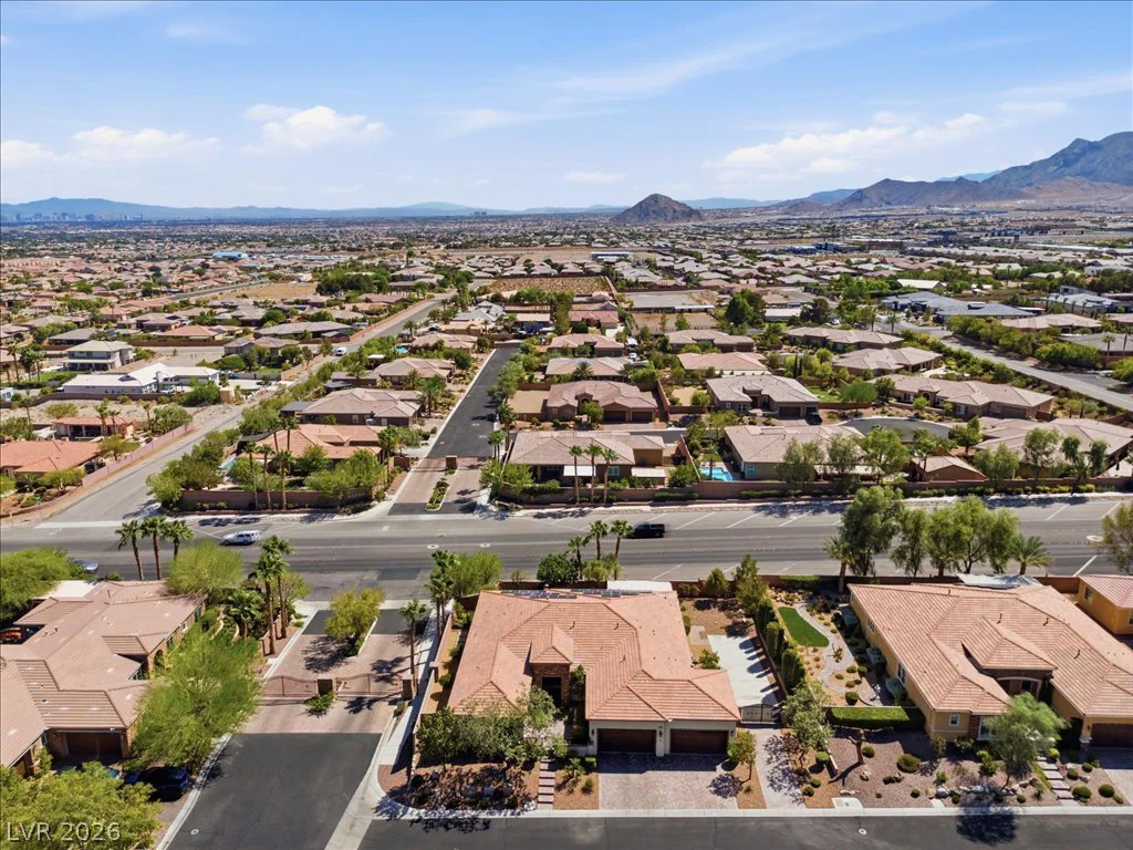 9727 Shimmering Falls, Las Vegas, NV 89149
