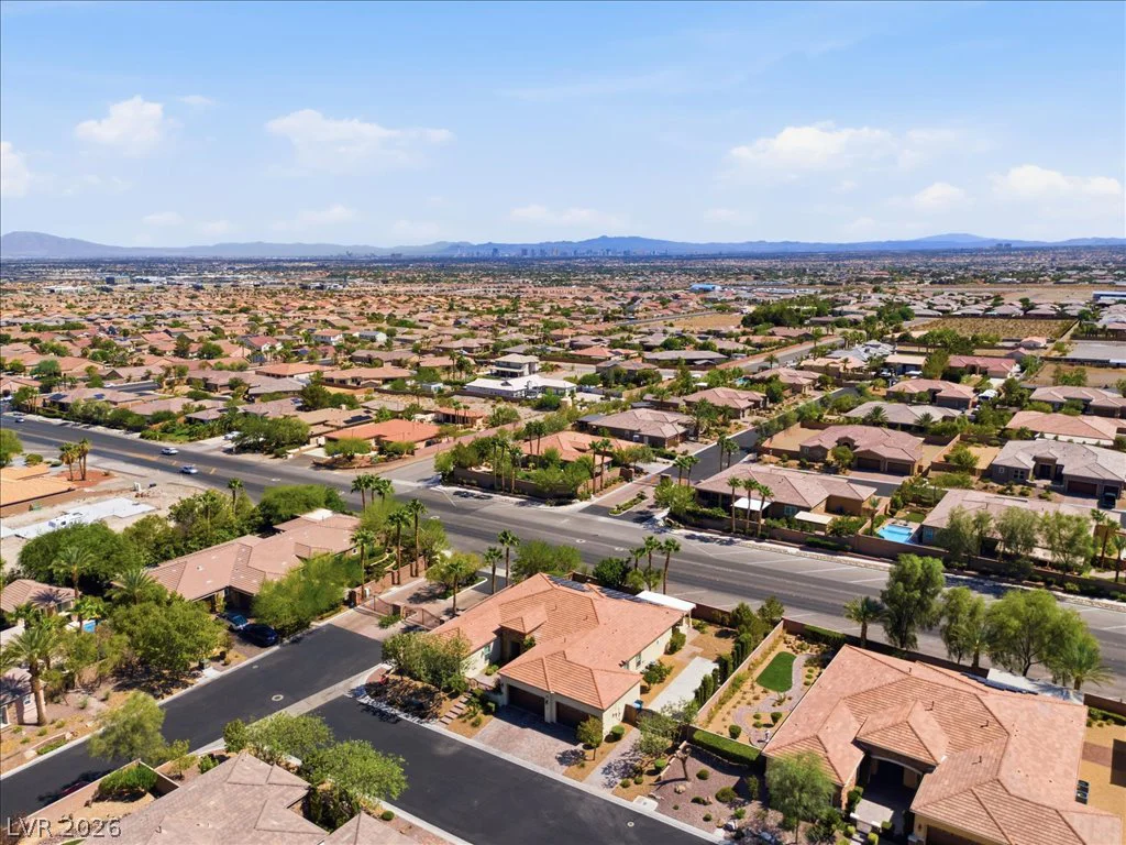 9727 Shimmering Falls, Las Vegas, NV 89149